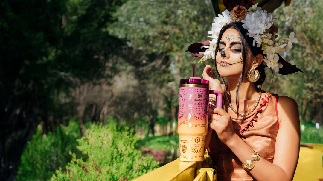 Festejando el Día de Muertos con termos llenos de tradición