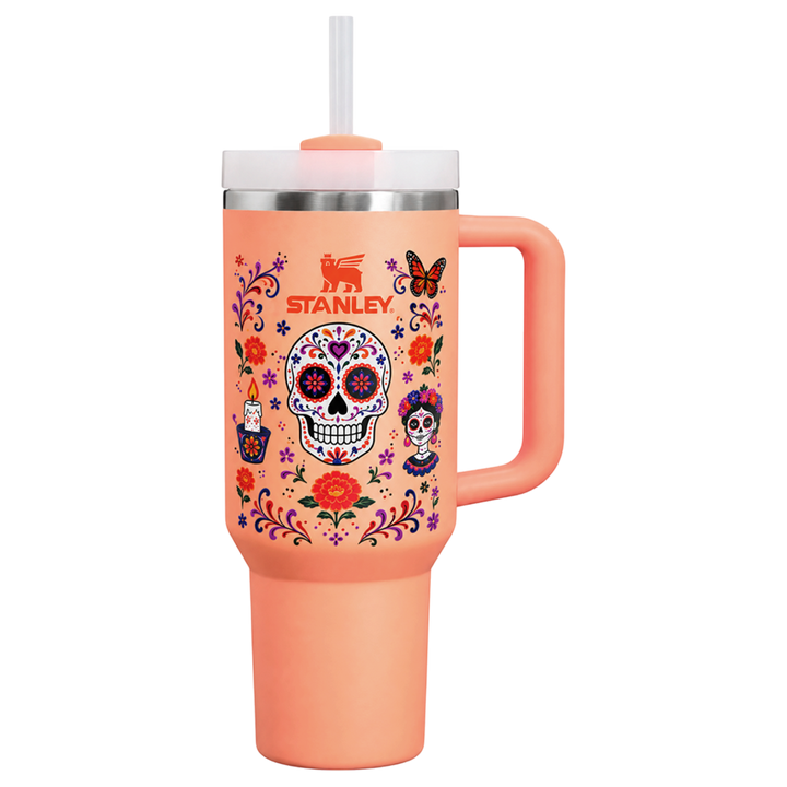 Stanley 1913 México Quencher H2.0 color melocotón con diseño de calavera y flores estilo Día de Muertos y pajilla