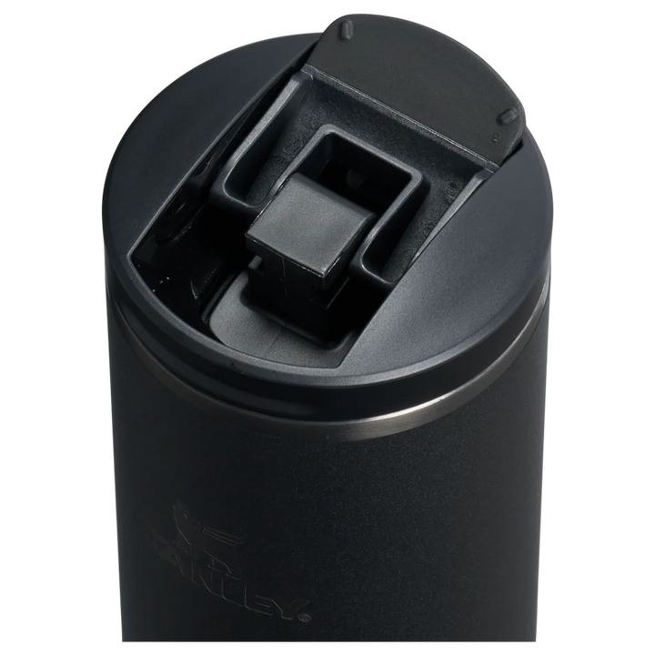 Stanley 1913 México black stainless steel 590ml travel mug with flip-top lid and leak-proof seal.