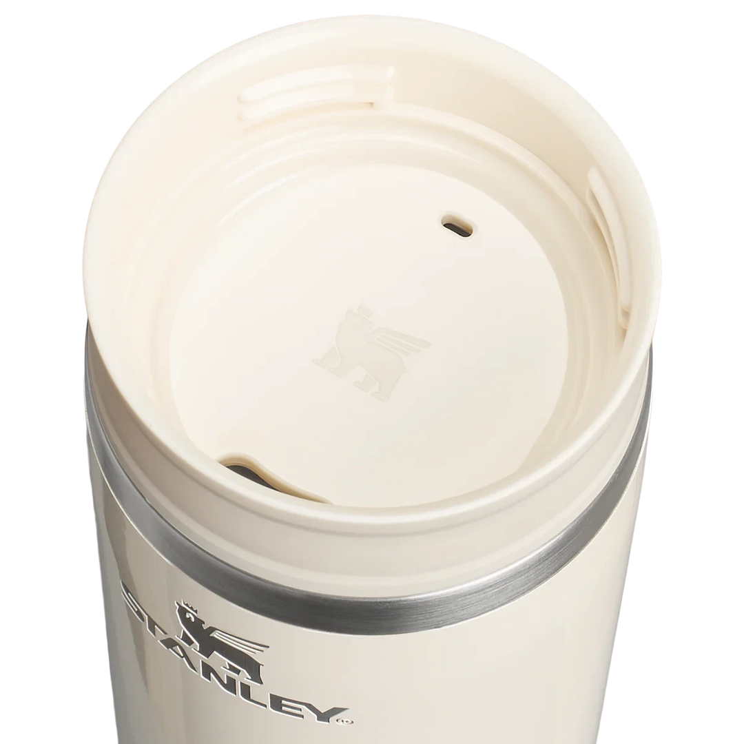 Stanley 1913 México cream travel mug with a two-part leak-proof lid and double-wall vacuum insulation.
