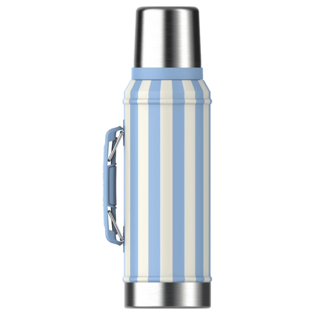 Termo Stanley 1913 México Classic Legendary de 946ml, azul y blanco a rayas, con tapa de acero inoxidable que sirve como taza.