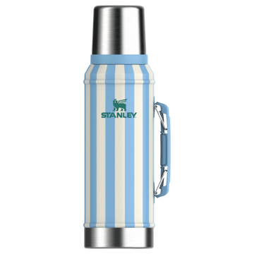 Stanley 1913 México termo clásico de 946ml con rayas verticales azul claro y blanco, tapa plateada y asa plegable.