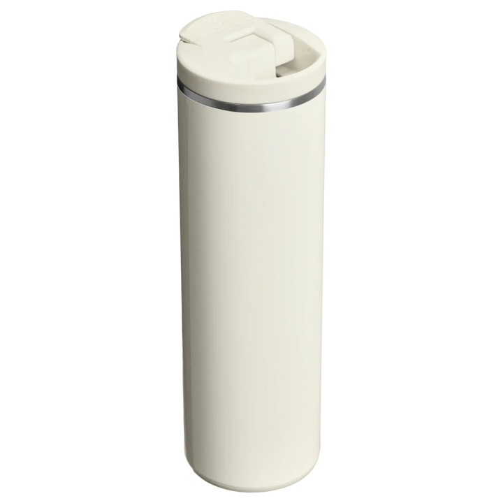 Stanley 1913 México cream 590ml insulated travel mug with flip-top lid, made of stainless steel.