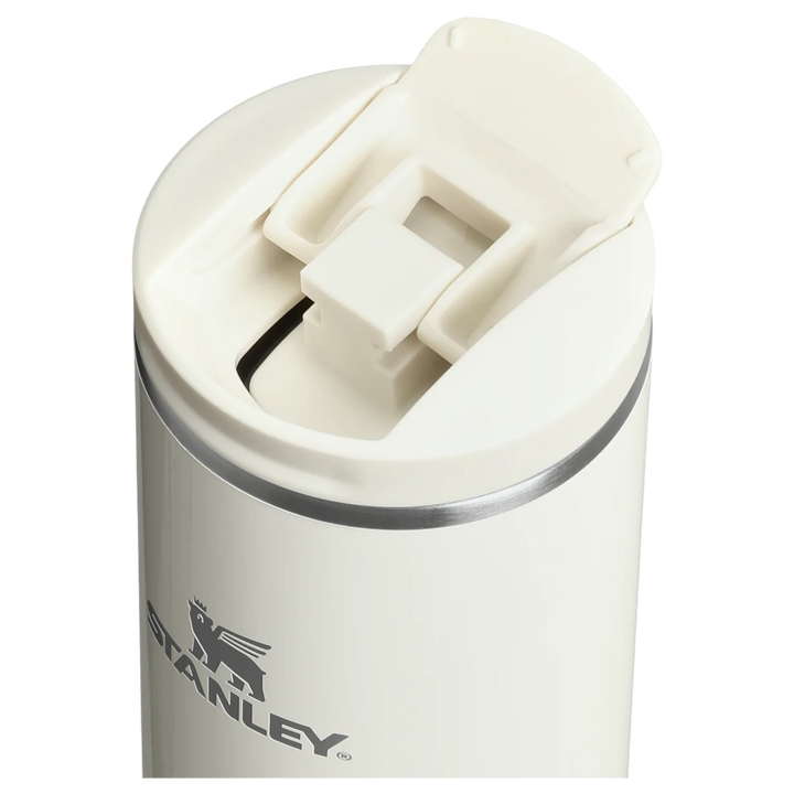 Stanley 1913 México cream travel mug with flip-top lid, 590ml capacity, made from stainless steel.